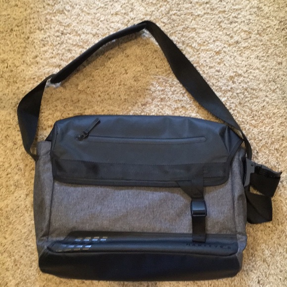 Oakley Other - Oakley Halifax courier messenger bag black gray